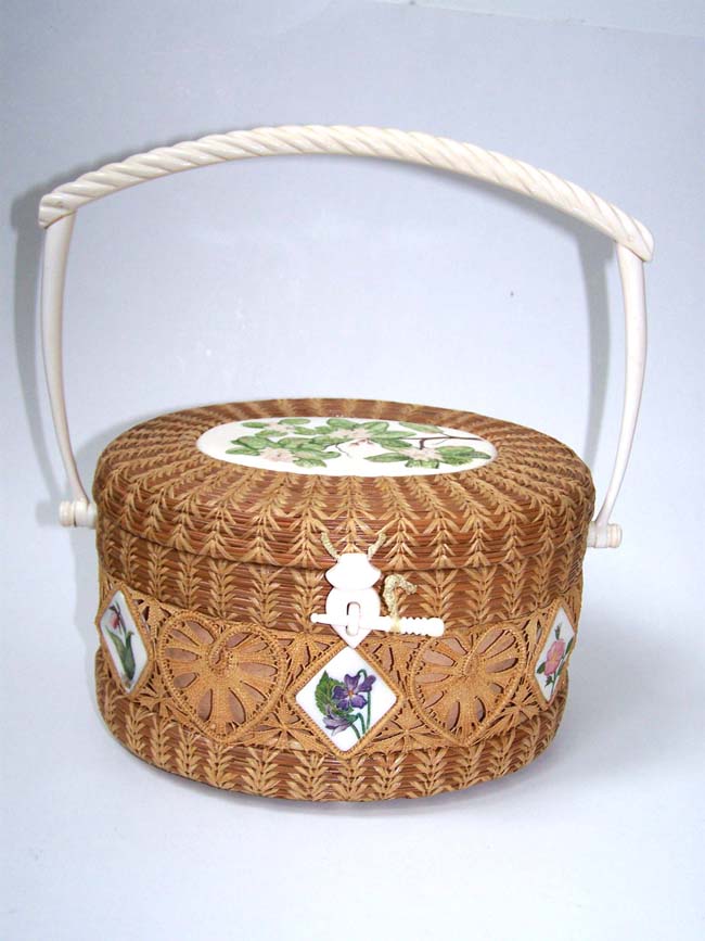 An Exquisite MATTAPOISETT Basket by the leading artist in the field Kathy Campbell